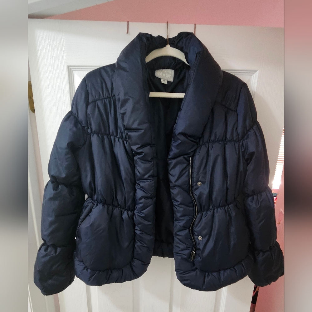 Converse puffer jacket size medium, navy blue. NEW WITHOUT TAGS!